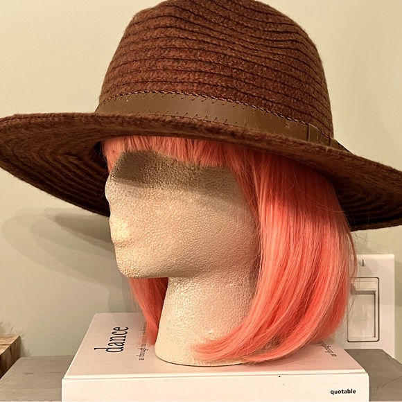 Wide brim hat - Picture 1 of 13